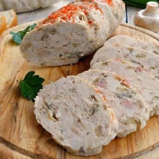 Диетическая куриная колбаса с грибами