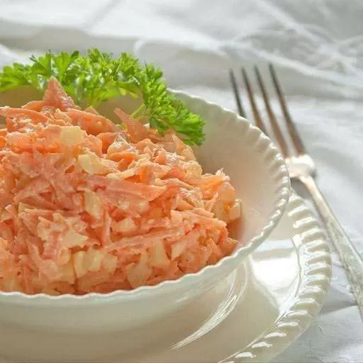 Морковный салат с яйцом