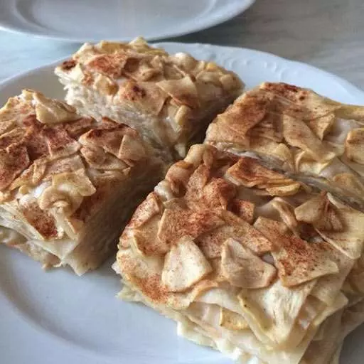 Листковий яблучно-медовий десерт