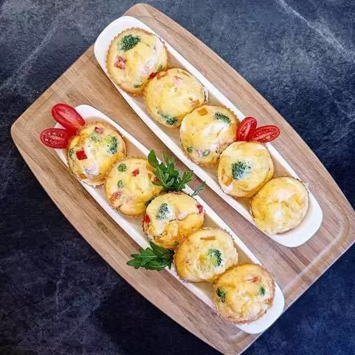 Міні фритати з фореллю та овочами.