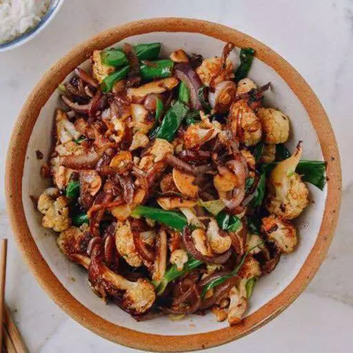 Spicy Roasted Cauliflower Stir-Fry