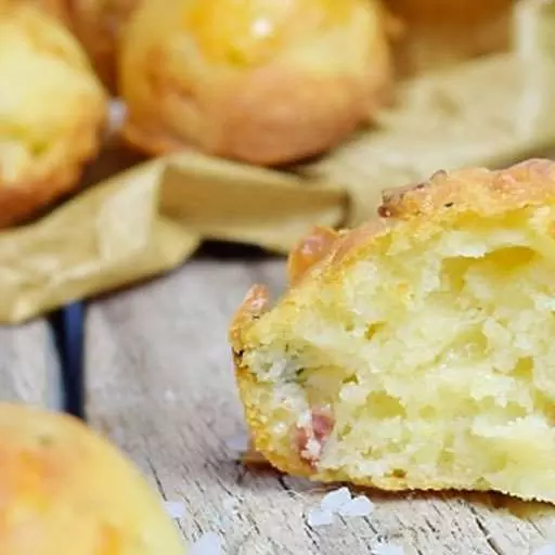 Маффины закусочные с колбасой и сыром