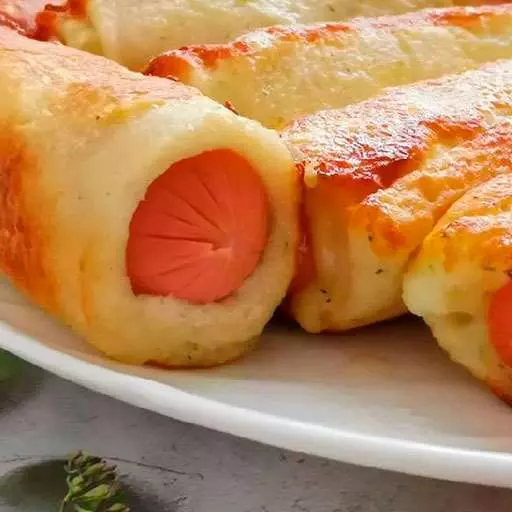 Ліниві пиріжки з сосисками та сиром
