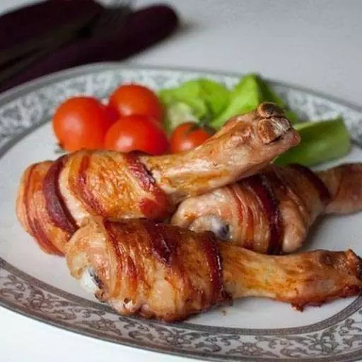 Куриные ножки в беконе