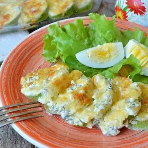 Кабачки в духовке в сметане