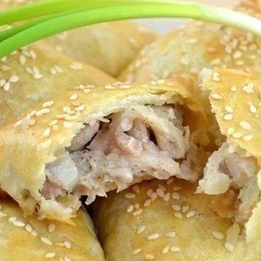 Нежное куриное мясо в хрустящем слоеном тесте