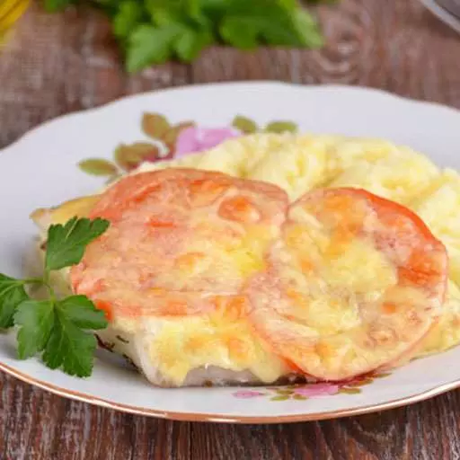 Риба з помідорами під сиром