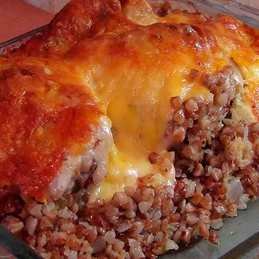 Курка запечена з гречкою