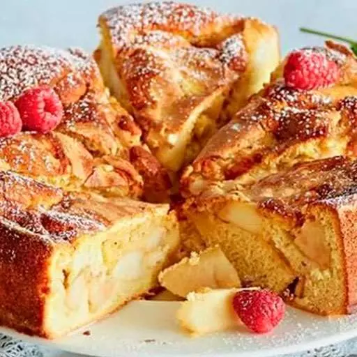 Шарлотка з яблук у духовці