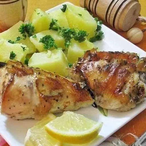 Курка запечена з лимоном