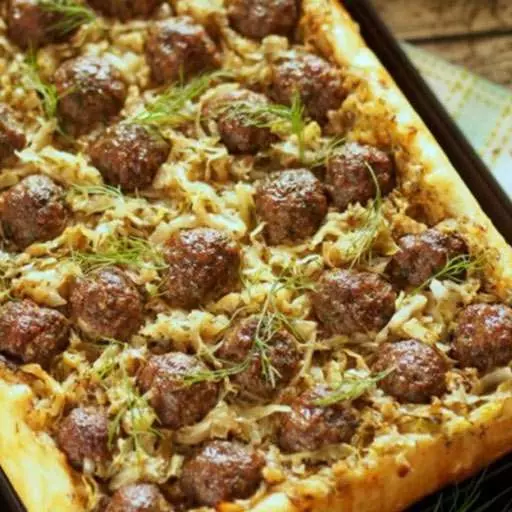 Оригінальний пиріг з капустою та фаршем