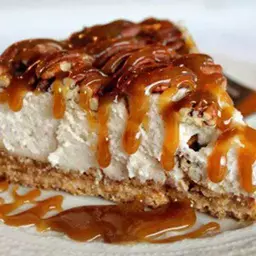 Pecan Pie Caramel Cheesecake