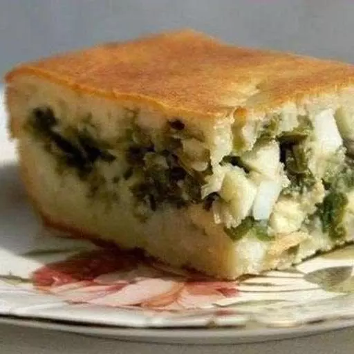 Швидкий (заливний) пиріг із зеленою цибулею та яйцем