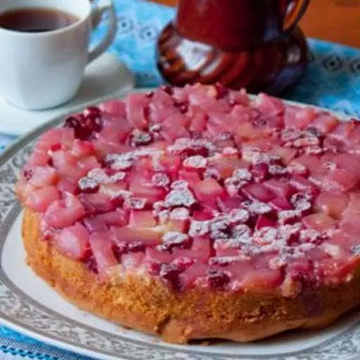 Пирог-перевертыш с клюквой и яблоками