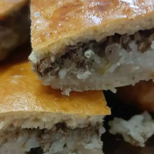 Пирог с рисом и рыбными консервами