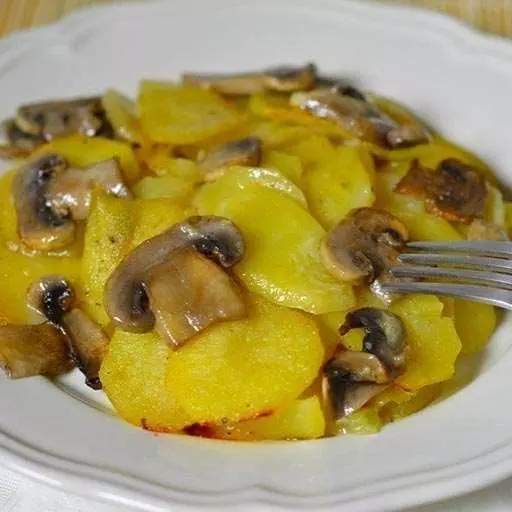 Картошка с грибами в сливках