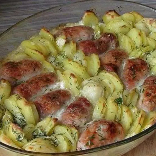 М'ясні рулетики з картоплею у вершках
