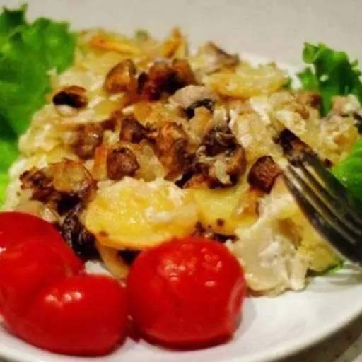 Картофель с шампиньонами в сметане