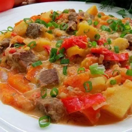 Нежное жаркое из говядины с овощами