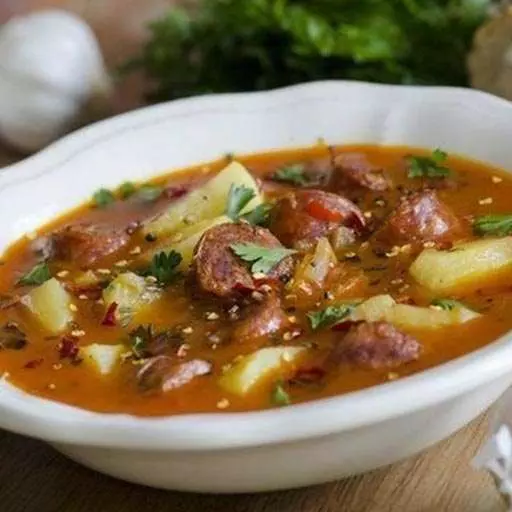 Острый испанский суп с колбасками
