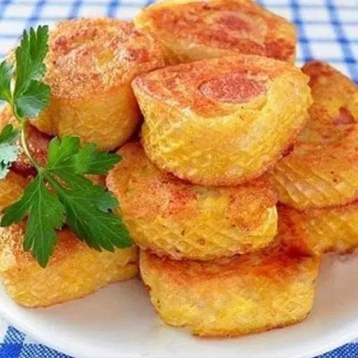 Сосиски с картофельным пюре в вафлях
