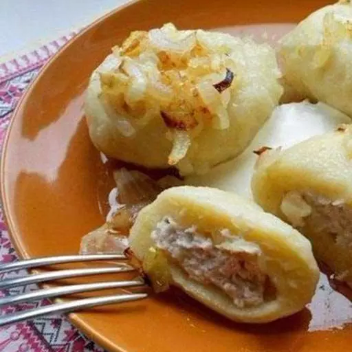 Картопляні галушки з м'ясом