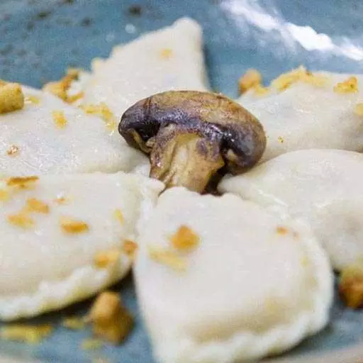 Вареники с картошкой, шкварками и луком