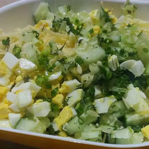 Салат с сыром сулугуни