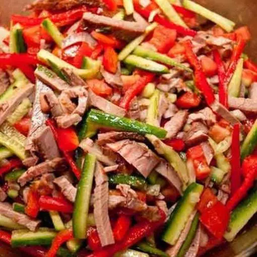 Салат из говядины с овощами
