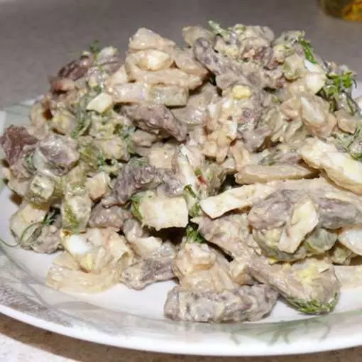 Смачний салат із грибами