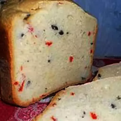 Хліб з оливками та червоним перцем