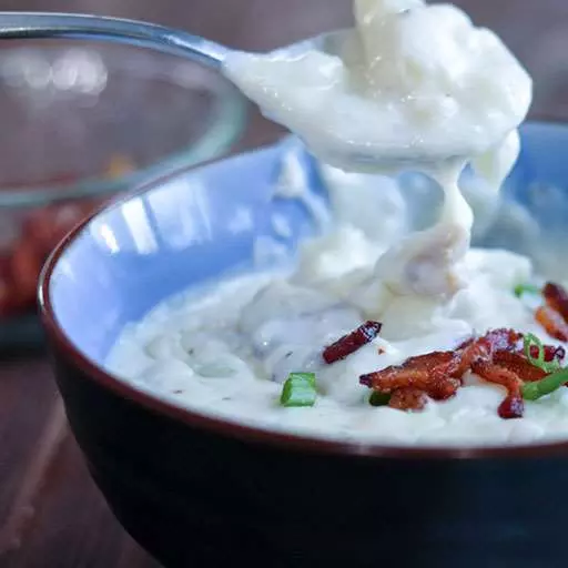 Thick and Creamy New England Clam Chowder