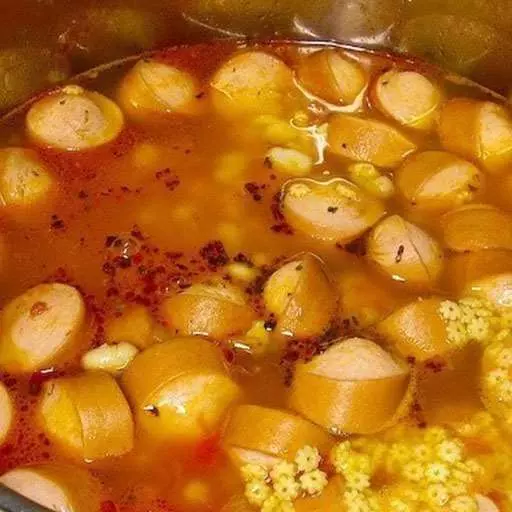 Итальянский томатный суп с сосисками