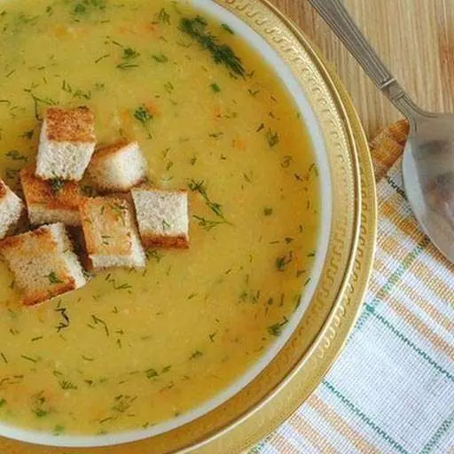 Гороховый суп с сухариками