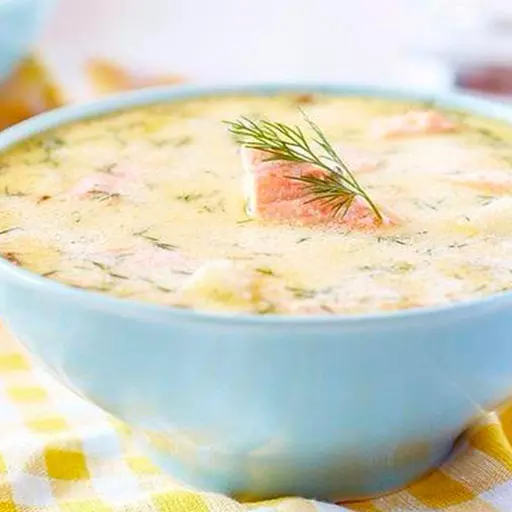 Рыбный суп с петрушкой, картофелем и кукурузой