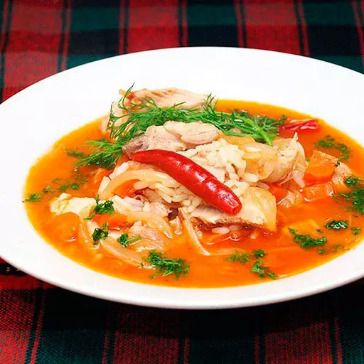 Острый суп из курицы и риса