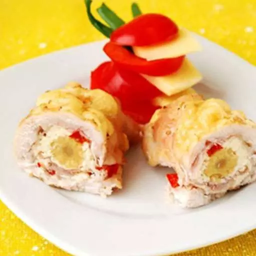 Куриные рулетики с маринованной кукурузой