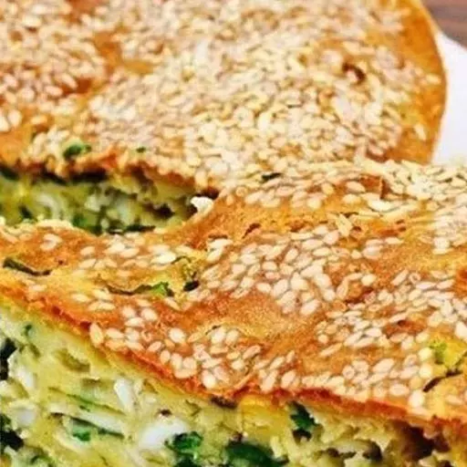 Пиріг з яйцями та зеленою цибулею