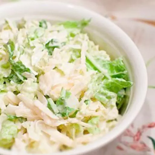 Белковый салат из пекинской капусты с курицей