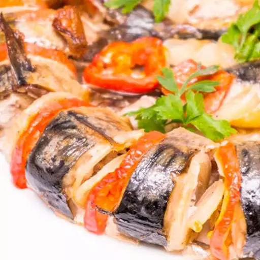 Запечена скумбрія з овочами