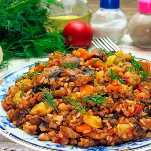 Гречка з кабачком, грибами та цибулею