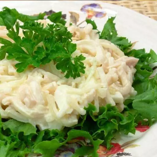 Салат із кальмаром
