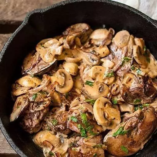 Куряча печінка з грибами