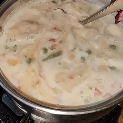 Вершковий суп з овочами та курячим філе